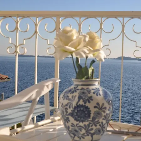 D1mora Riva Serena - On The Gardone Promenade Apartment *