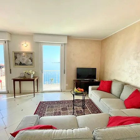 Apartment D1mora Riva Serena - On The Gardone Promenade