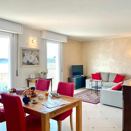 D1mora Riva Serena - On The Gardone Promenade Apartment